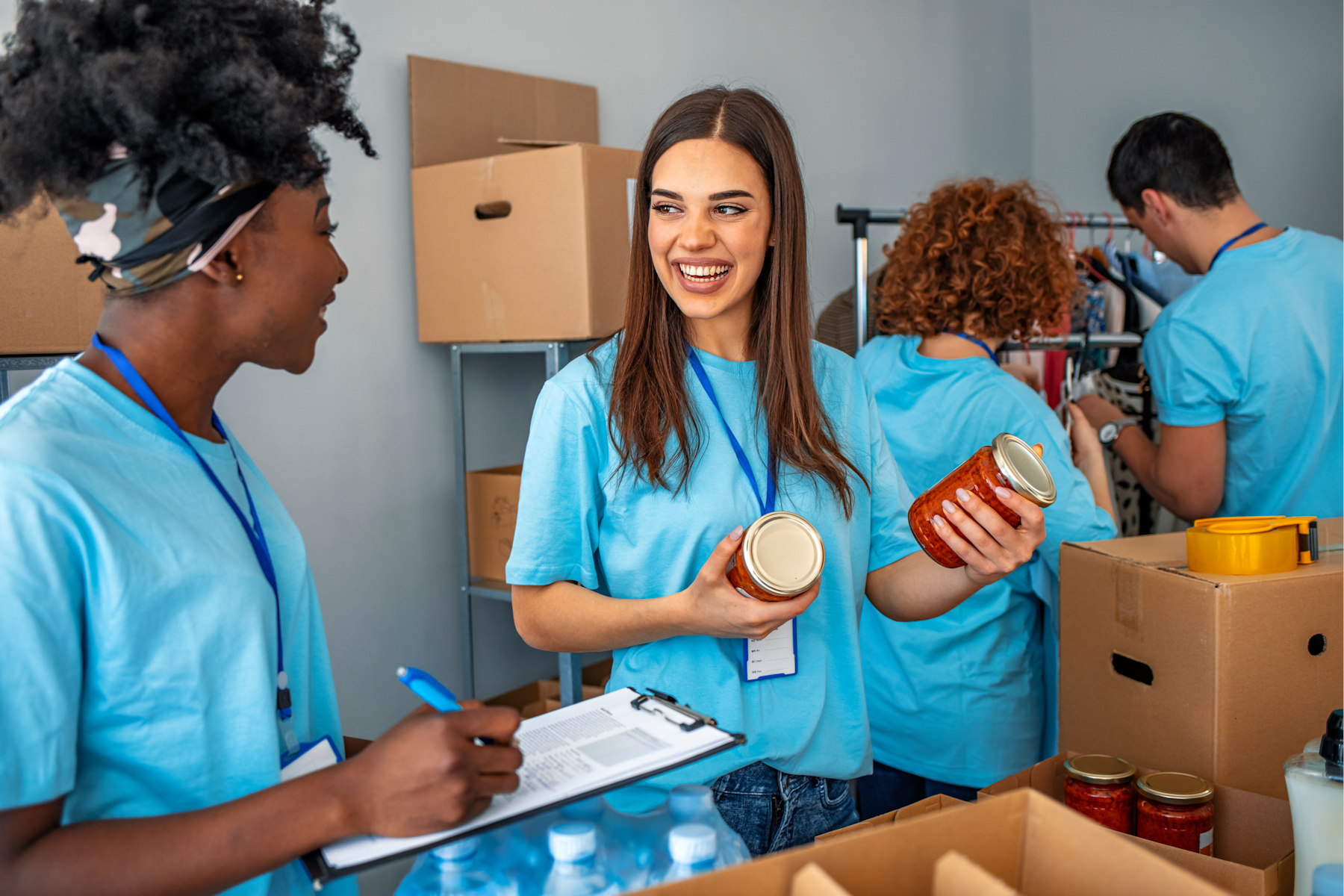 volunteers_preparing_food_parcels.png