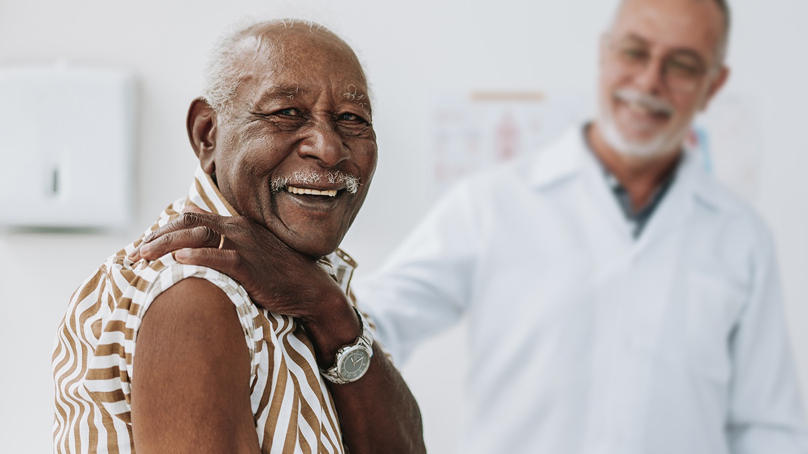 Older gentleman getting a flu jab
