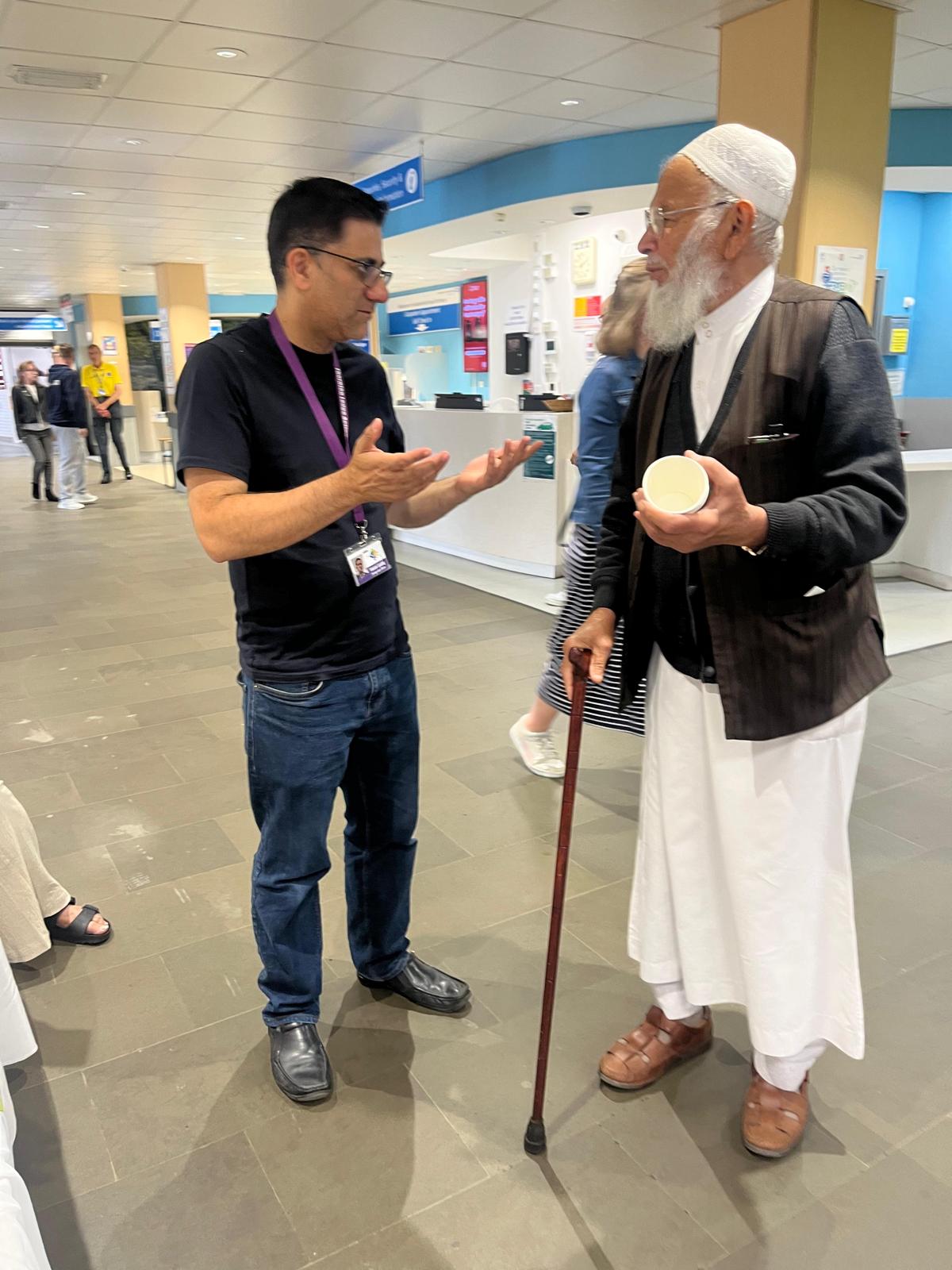 A community champion talks to an attendee 