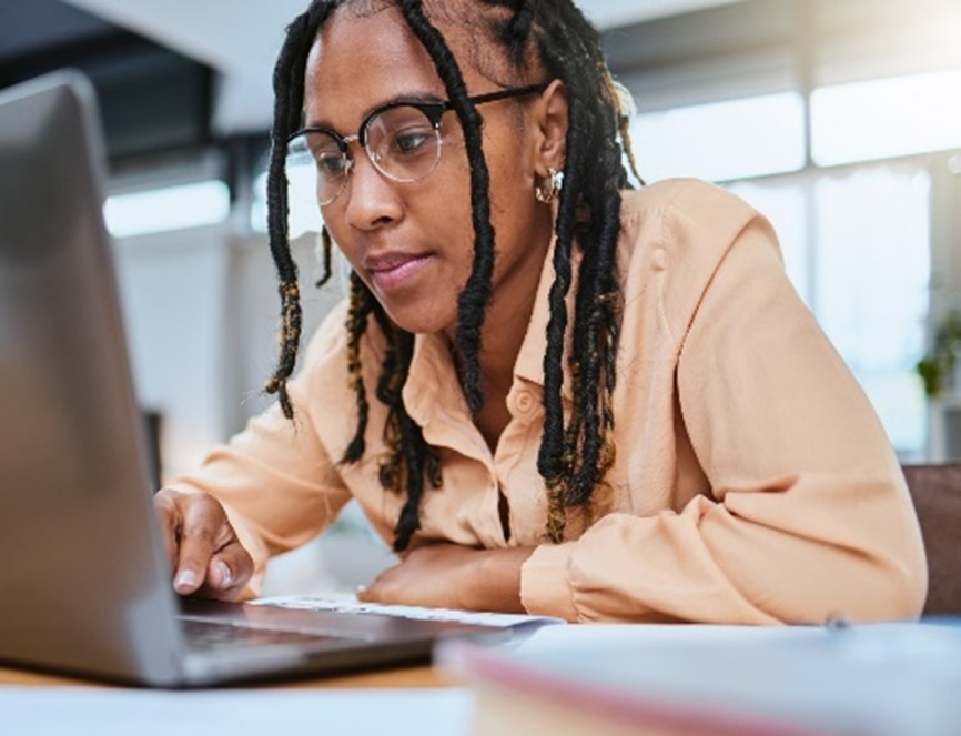 girl using laptop