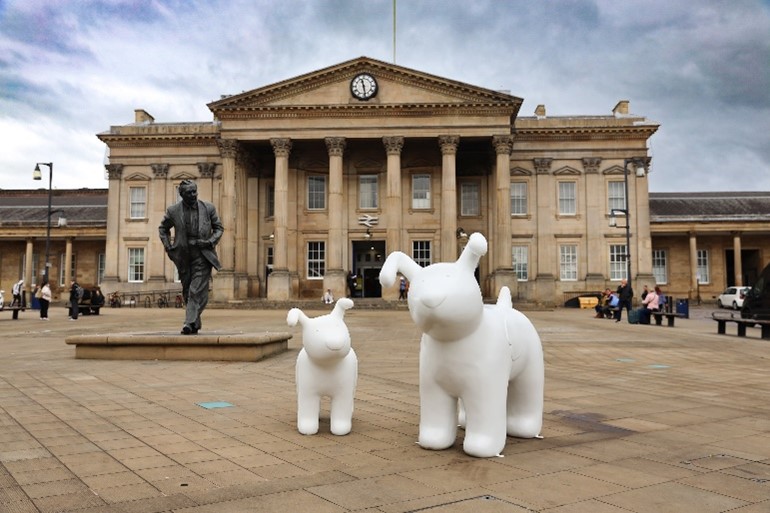 Snowdogs outside Huddersfield railway station